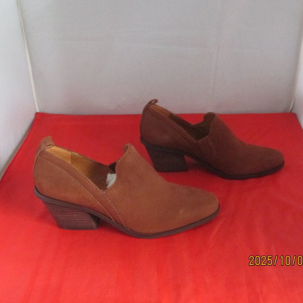 Lucky Brand Vennia Slip On Leather Shooties $129 - US Size 9 1/2 - Brown - 1373